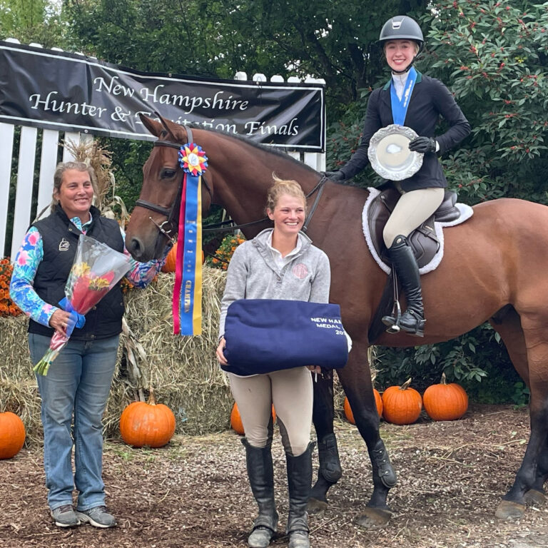 Munoz Earns Equestrian Honors